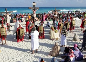 Extranjeros podrían participar en viacrucis de Playa del Carmen por primera vez