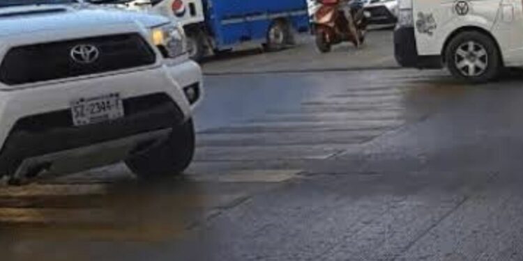 Atropellan a sujeto cuando cruzaba un paso peatonal en Cancún
