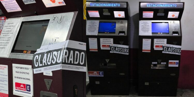 Por diversas denuncias, clausuran cajeros y plumas del estacionamiento de Plaza Las Américas de Cancún