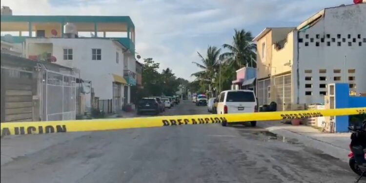 Disparan contra una persona al salir de su vivienda en Playa del Carmen