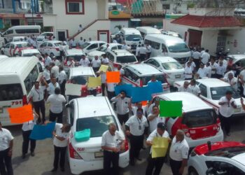 Se manifiestan cerca de 100 taxistas contra la llegada de más mototaxis a Cozumel