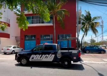 Encuentran a un extranjero sin vida en Playa del Carmen; habría dejado una nota póstuma