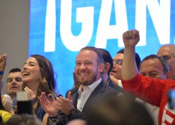 Tras perder en la Ciudad de México, captan a Santiago Taboada en el aeropuerto de Tulum.