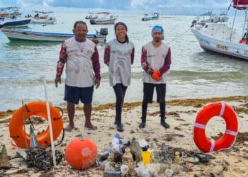 Gobierno de Estefanía Mercado refuerza acciones de limpieza submarina en Playa del Carmen