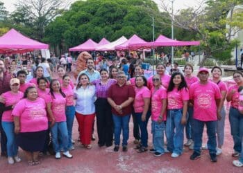 Gobierno de Estefanía Mercado impulsa economía social con Mercado Hecho en Playa.