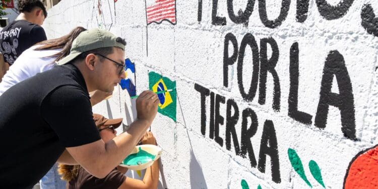 Estefanía Mercado y juventud playense impulsan conciencia ambiental con “Tequios por la Tierra y Murales Mundialistas”