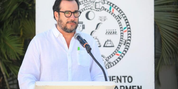 Nuevo Tesorero de Playa del Carmen cumple en tiempo y forma con bono a policías