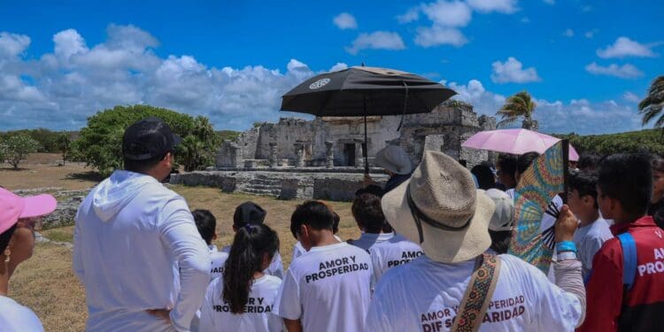 Alumnos del DIF Playa del Carmen visitan zona arqueológica de Tulum