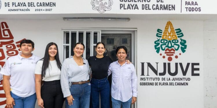 Inaugura Estefanía Mercado Oficina de Enlace de Juventud en Puerto Aventuras